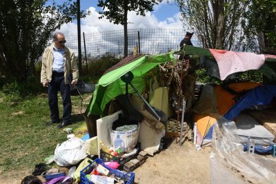 blitz carabinieri polizia municipale parco cecchetti - unità cinofila - rimozione tende - civitanova (16)
