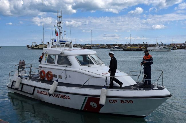 esercitazione-guardia-costiera-porto-civitanova-12-650x433