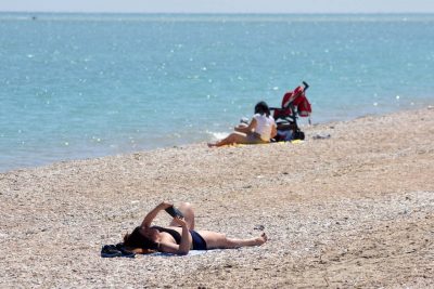 primo-caldo-maggio-sole-mare-spiaggia-civitanova-8-400x267