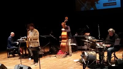 Emanuele Cisi sul palco del teatro Marchetti