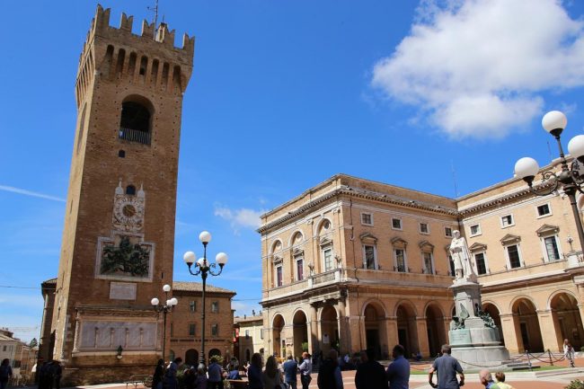 Recanati piazza Leopardi torre civica_Foto LB (4)
