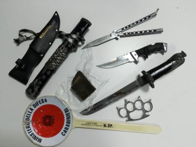 Le armi trovate in casa del 22enne