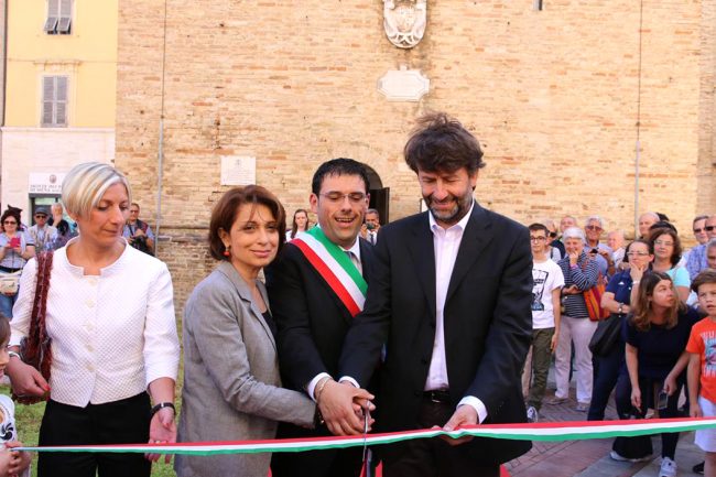 Il taglio del nastro di questo pomeriggio con