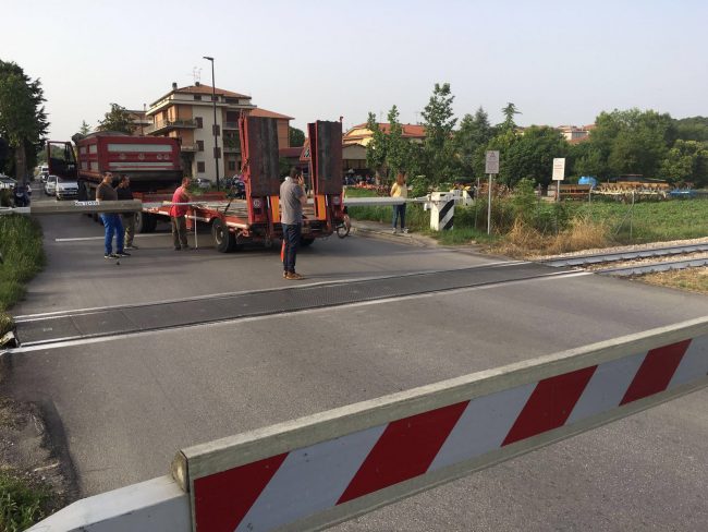 incidente passaggio a livello civitanova (1)