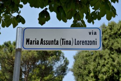 La nuova segnaletica di via Lorenzoni