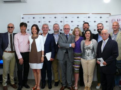 La foto di gruppo per l'inaugurazione di CreaHub