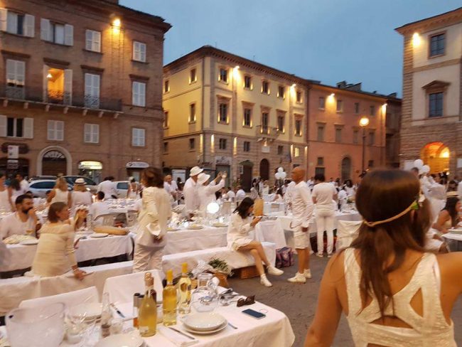 cena-in-bianco-tolentino-2-2016-valentina-carfagna-650x488