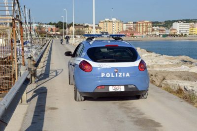 polizia-porto-molo-nord-foto-darchivio-civitanova-FDM-15-400x267