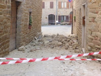 Una strada inagibile a Gualdo