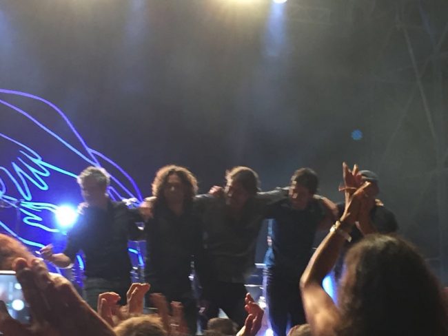 De Andrè e la sua band alla fine del concerto
