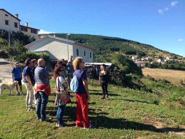 Vista ad Annifo guidata da Laura Picchiarelli tra le iniziative del parco durante i fiorni della sagra