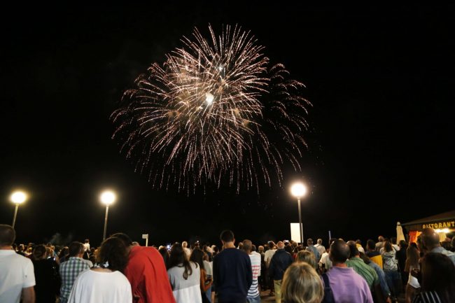 ferragosto fuochi d'artificio porto recanati 2016 foto ap (17)