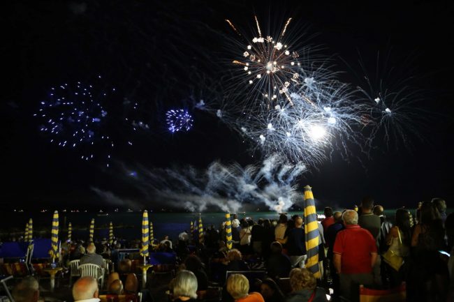 ferragosto fuochi d'artificio porto recanati 2016 foto ap (4)