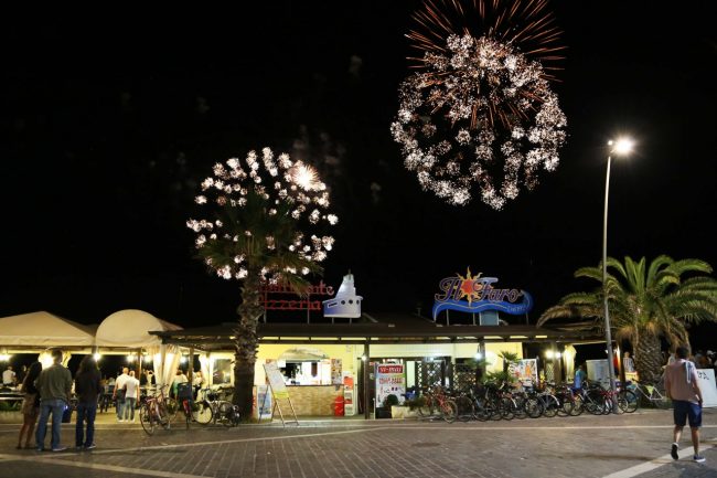 ferragosto fuochi d'artificio porto recanati 2016 foto ap (7)