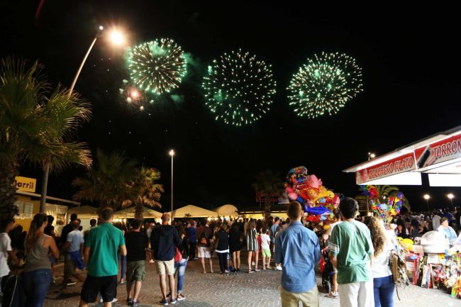 ferragosto fuochi d'artificio porto recanati 2016 foto ap (9)