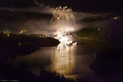 fuochi_artificio_lago_fiastra_foto_matteo_mazzoni-1-400x267