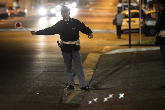 polizia-controlli-notturni-foto-darchivio-3-650x433
