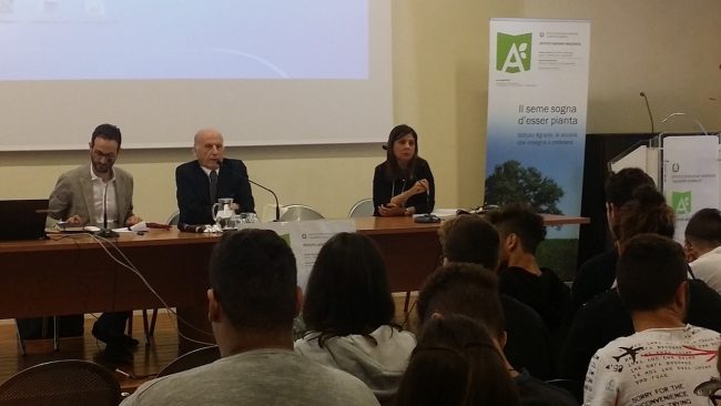maddalena-incontro-agraria-macerata-27-9-2016-1