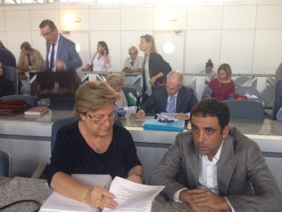 Francesco Comi insieme al suo legale, l'avvocato Marina Magistrelli, durante l'udienza ad Ancona