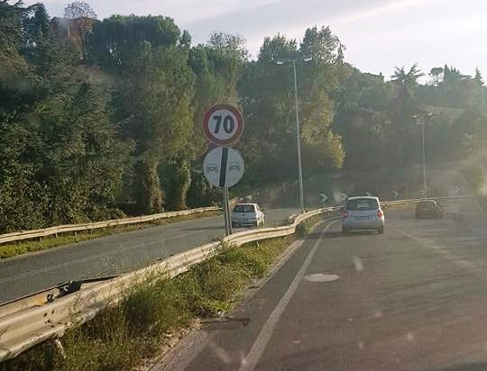 auto-contro-mano-mattei-macerata