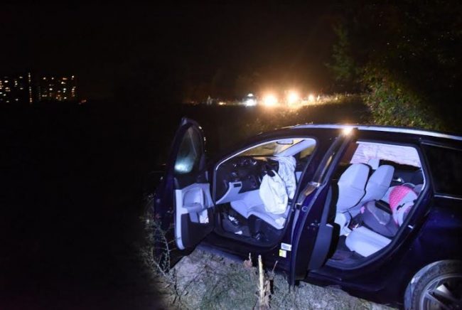 L'auto finita dentro il fosso