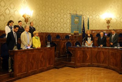 Il minuto di silenzio per le vittime del terremoto