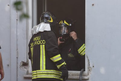 ex-ente-fiera-civitanova-incendio-vigili-del-fuoco-3-400x267