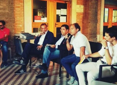 Il sindaco Fiordomo e l'ex assessore provinciale Biagiola durante l'incontro a Recanati
