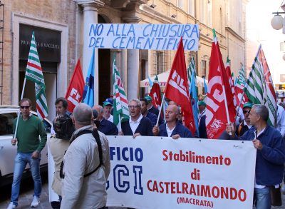 La manifestazione a Macerata dei lavoratori Sacci