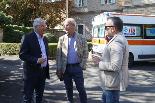 nuove-ambulanze-118-area-vasta-3-macerata-ermanno-zamponi-romano-carancini-alessandro-maccioni-foto-ap-1
