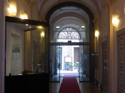 provincia-palazzo-Macerata-corridoio-e-ingressoP1080296-400x300
