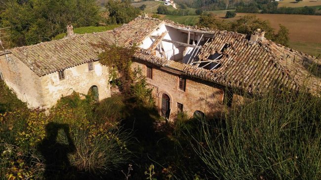 Crollo di un tetto a San Severino