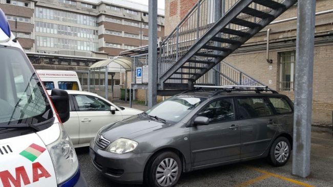 ambulanza-ospedale-parcheggi-2