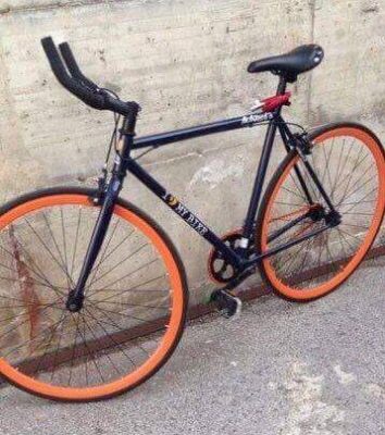La bici da corsa abbandonata