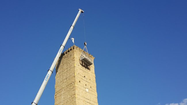 Intervento dei vigili del fuoco per la messa in sicurezza del cassero
