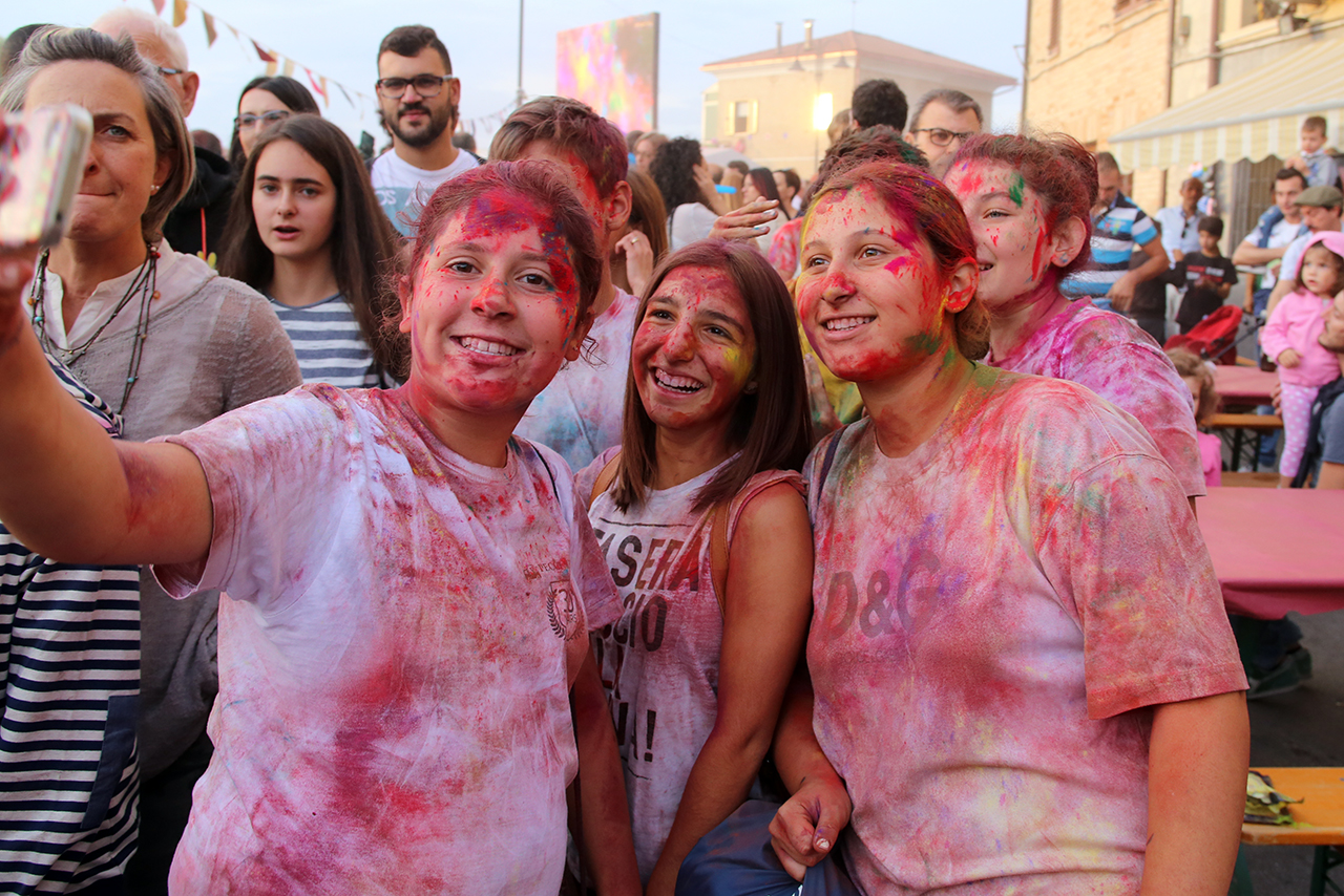 esplosione-colori-clown-e-clown-monte-san-giusto_foto-lb-1