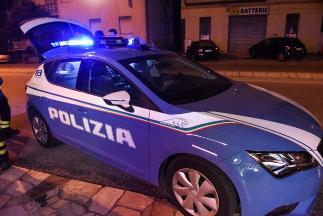 incendio-la-bottega-dei-sapori-romeni-via-carducci-_-martiri-di-belfiore-polizia-vdf-civitanova-8