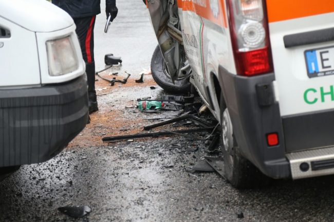 incidente-ambulanza-furgone-san-claudio-3