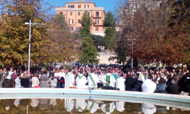 messa_macerata_giardini_diaz_terremoto_30_ottobre_16
