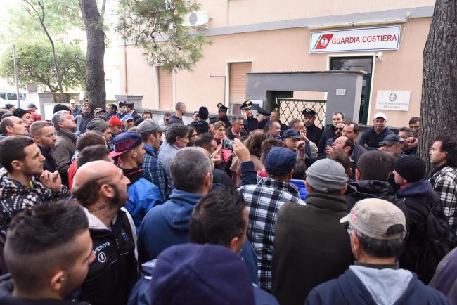 pescatori-protesta-porto-san-giorgio5