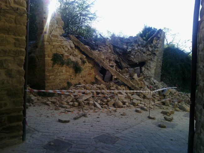 pievebovigliana_terremoto_30_ottobre_03