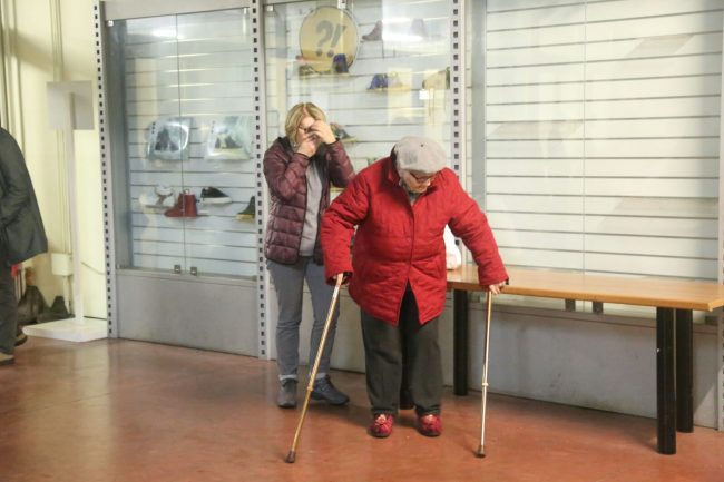 Un anziano al palasport Fontescodella