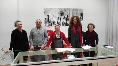 Nella foto da sinistra Paola Stortoni (Donne di mondo), il sindaco Corvatta, l'assessore alle pari opportunità Cristiana Cecchetti, Maria Grazia Baiocco docente e Antonia Talamonti (Donne di mondo)