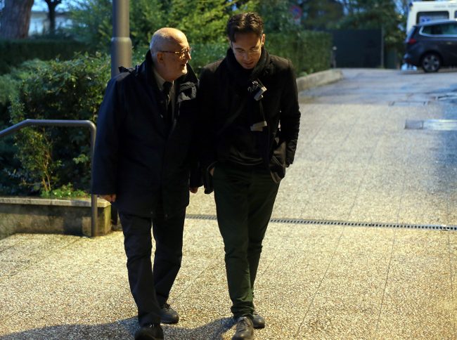 Il tossicologo Rino Froldi (a sinistra) con il medico legale Roberto Scendoni