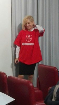 La presidente Berardinelli con la maglia Unicam "#ilfuturononcrolla"