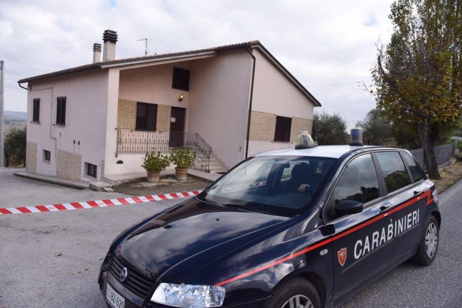 donna-coltellata-omicidio-o-suicidio-montefano-montefiore-recanati