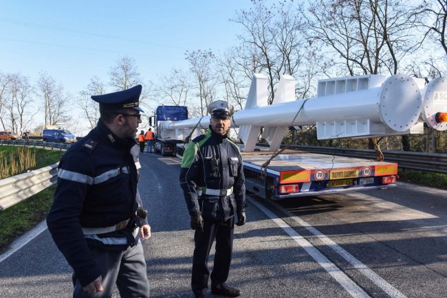 incidente-camion-rampa-superstrada-zona-commerciale-civitanova-fdm-1