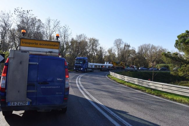 incidente-camion-rampa-superstrada-zona-commerciale-civitanova-fdm-2