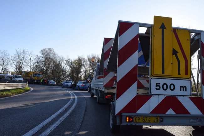 Un camion ha perso il carico in superstrada