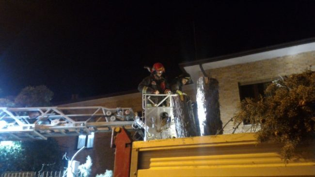 I pompieri di Tolentino al lavoro
